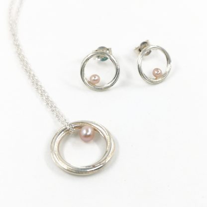 Silver and pink pearl jewellery set