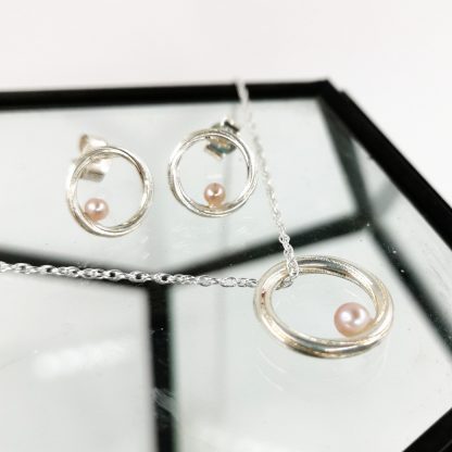 Silver and pink pearl jewellery set