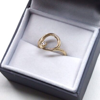 9ct gold and diamond circle dress ring