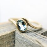 9ct Gold and Green Beryl Dress Ring - Twist Embrace